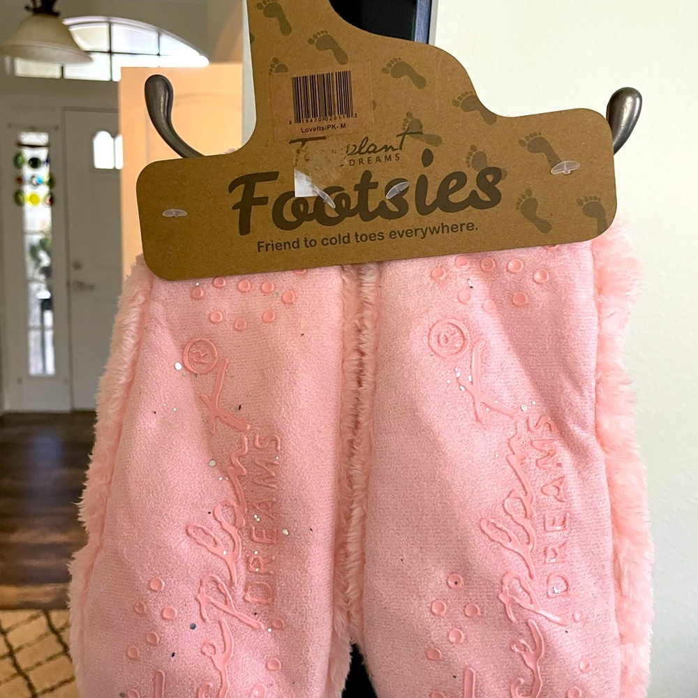 Footsies brand ladies slippers “love” new with tags size 7/8